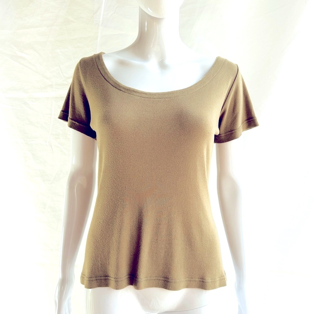 Express Tricot bateau neckline cap sleeve semi fitted cotton tee shirt size M